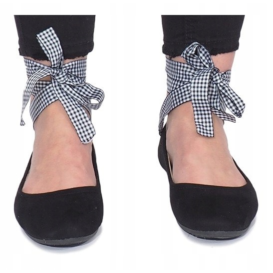 Bailarinas negras com um arco da Acro preto 1