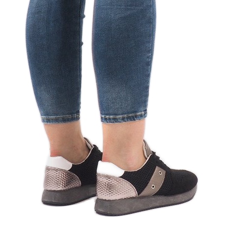 Tênis esportivos pretos com malha 5510-1 1