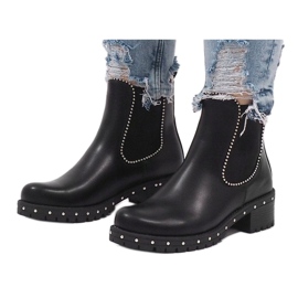 Botas pretas isoladas com tachas 17031-25 preto 2