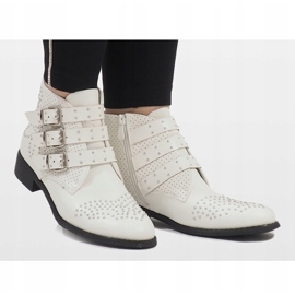 Botas brancas com tachas HQ909 branco 2