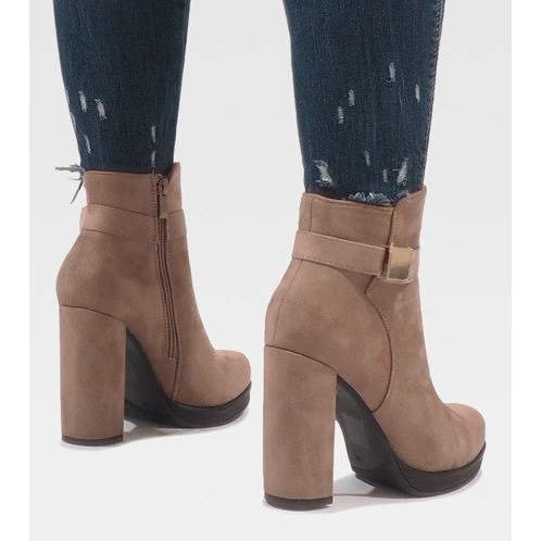 Botas rosa na postagem J-8682 2 Botas rosa na postagem J-8682 2