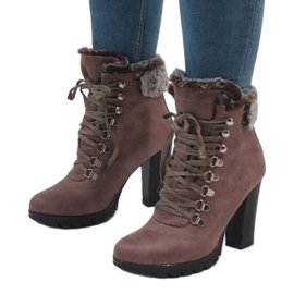 Botas cáqui no posto N50 verde 2