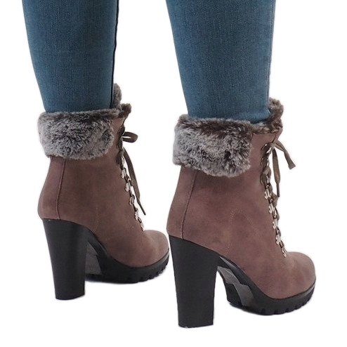 Botas cáqui no posto N50 verde 1