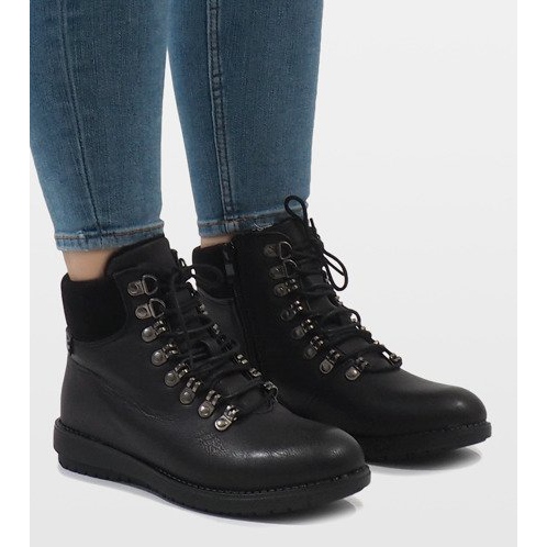 Botas pretas com cordões isolados 3971 preto 1