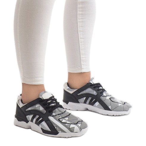 523 tênis brancos preto 1