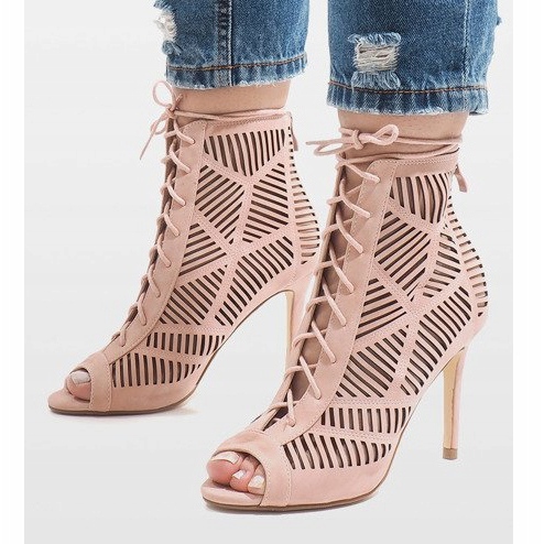 Botas rosa em um pino 1610-225 1 Botas rosa em um pino 1610-225 1