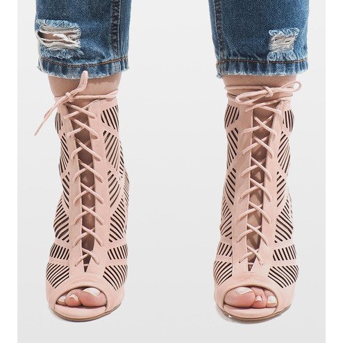 Botas rosa em um pino 1610-225 2 Botas rosa em um pino 1610-225 2