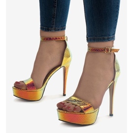 Sandálias douradas de salto iridescente 8338-19 dourado 1