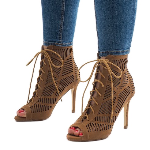 Botas de camelo em um pino 1610-225 marrom 1