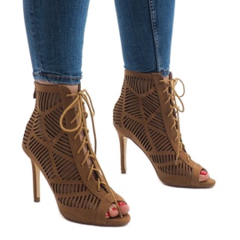 Botas de camelo em um pino 1610-225 marrom 2