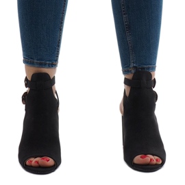 Botas pretas na coluna 173-853 preto 2