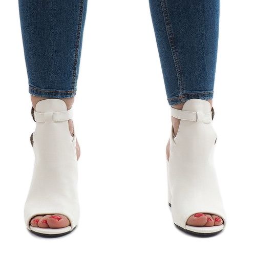 Botas brancas no poste 173-853 branco 2 Botas brancas no poste 173-853 branco 2