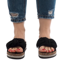 Chinelos pretos com laço N-33 2 Chinelos pretos com laço N-33 2