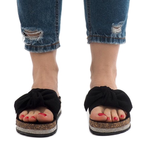 Chinelos pretos com laço N-33 2 Chinelos pretos com laço N-33 2