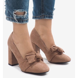 Bombas de camurça rosa no pilar N510 2