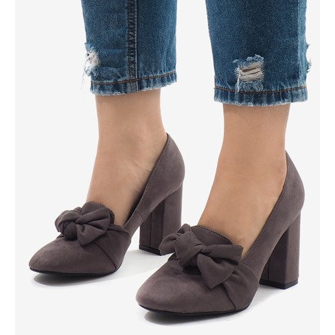 Bombas de camurça cinza no pilar N510 1