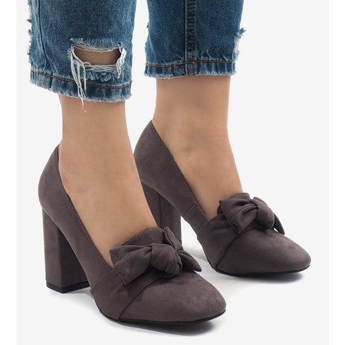 Bombas de camurça cinza no pilar N510 2