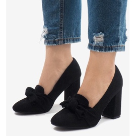 Bombas de camurça preta no pilar N510 preto 1