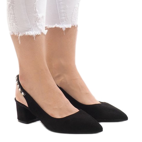 Sapatos pretos em um estilete FM98502-2 1