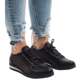 Sapatos pretos com orifícios TL44 1