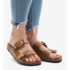 Chinelos camelo com fivelas 7018-PL marrom 2