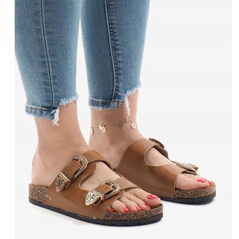 Chinelos camelo com fivelas 7018-PL castanho 1