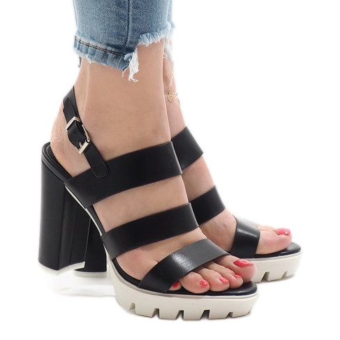 Sandálias pretas no poste HP-27 preto 2