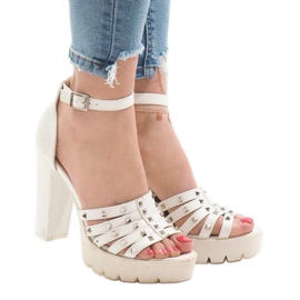 Sandálias brancas no poste HQ8682 branco 2