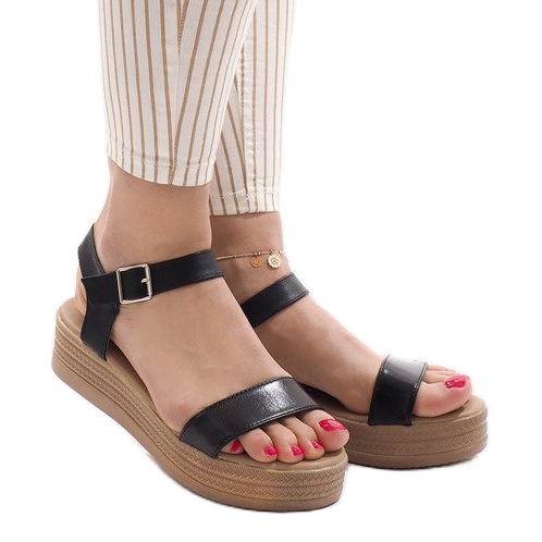 Sandálias pretas na plataforma 22-07 preto 1