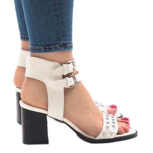 Sandálias brancas de salto alto 77-12 branco 2