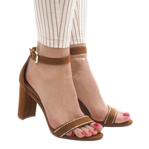 Sandálias de camelo no poste A8020 castanho 1 Sandálias de camelo no poste A8020 castanho 1