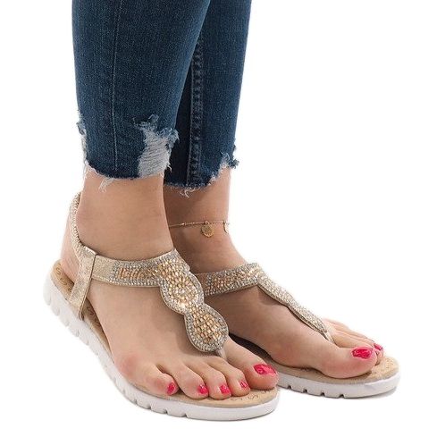 Sandálias com enfeites dourados S11 1 Sandálias com enfeites dourados S11 1