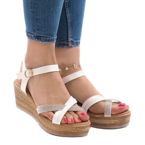 Sandálias brancas na plataforma WS8816 branco 1
