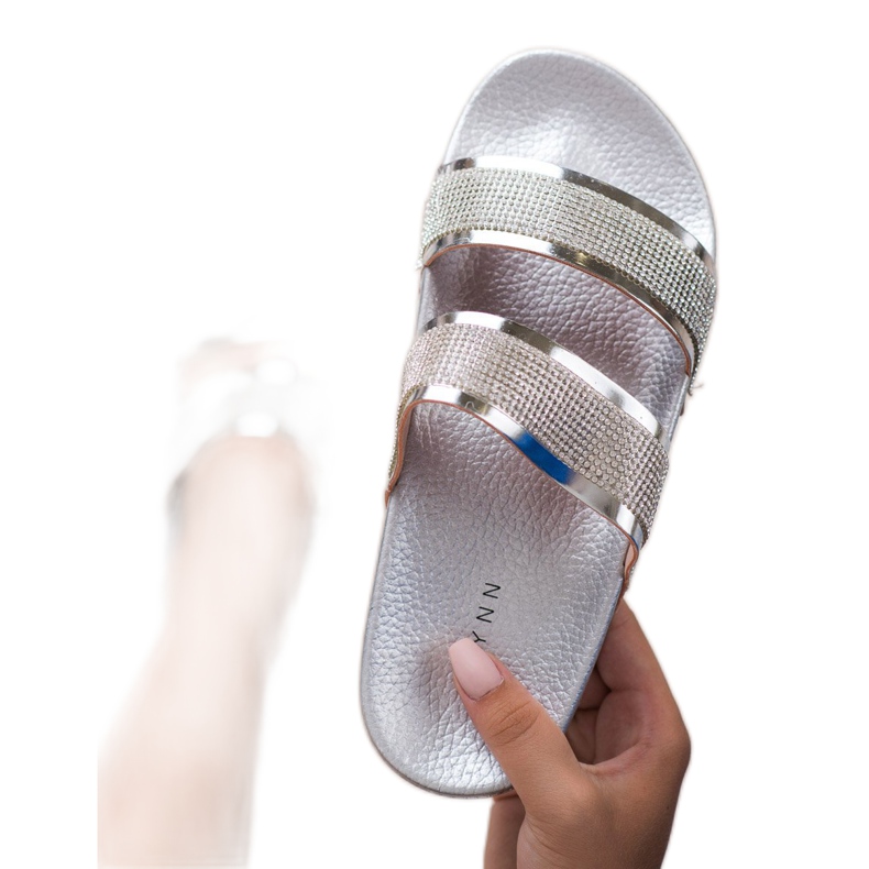 Erynn Chinelos prateados cinza 1