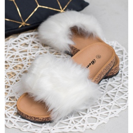 Bona Chinelos com pele branco 2