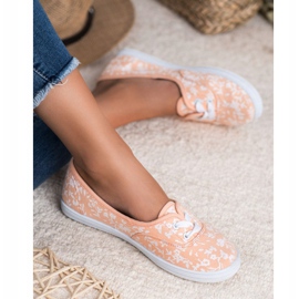 Tênis com padrão VICES branco laranja 2 Tênis com padrão VICES branco laranja 2