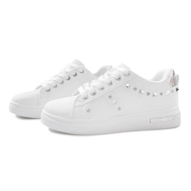 Tênis branco com tachas Lucette 2 Tênis branco com tachas Lucette 2