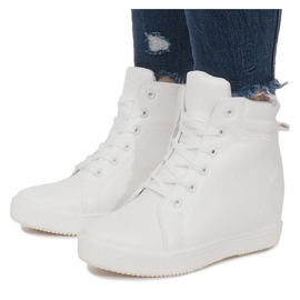 Tênis branco clássico 1 Tênis branco clássico 1