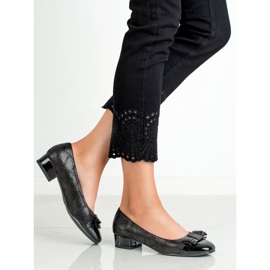 Kylie Bombas de salto plano preto 2