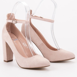 Ideal Shoes Bombas presas com fivela castanho 1 Ideal Shoes Bombas presas com fivela castanho 1