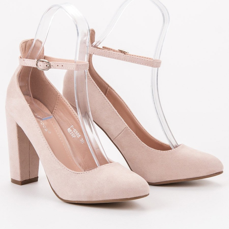 Ideal Shoes Bombas presas com fivela castanho 1 Ideal Shoes Bombas presas com fivela castanho 1