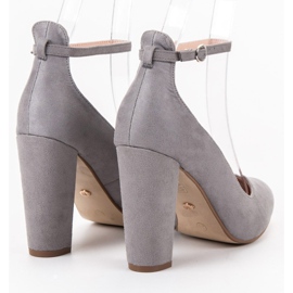 Ideal Shoes Bombas presas com fivela cinza 2 Ideal Shoes Bombas presas com fivela cinza 2