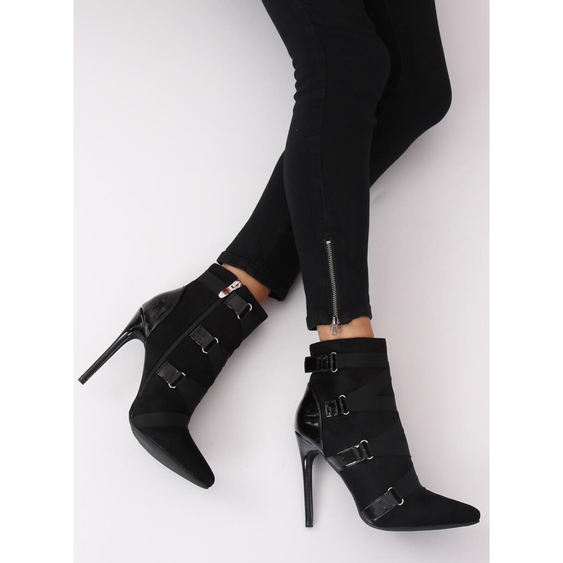 Botas pretas em um alfinete preto BKKX1150 preto 2