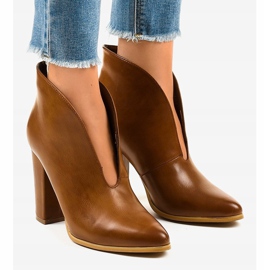 Botas camelo com recortes no poste RB38P castanho 1