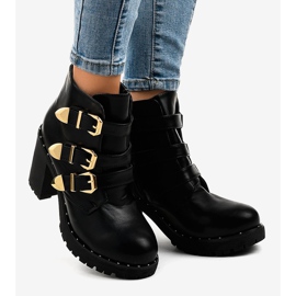 Botins pretos com fivelas D37-7 2