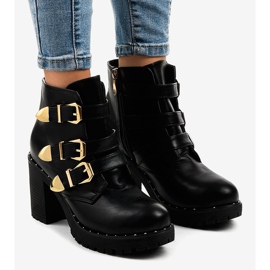 Botins pretos com fivelas D37-7 1