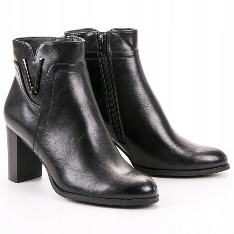 Vinceza Botas pretas em um poste preto 1