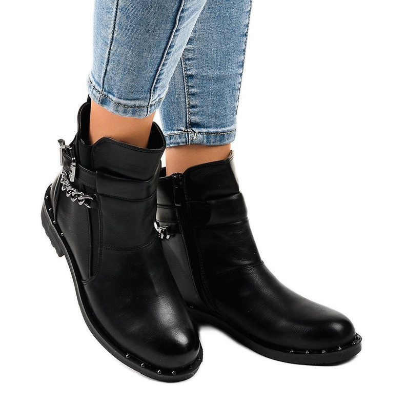 Botas pretas isoladas com corrente G-162-1 preto 2