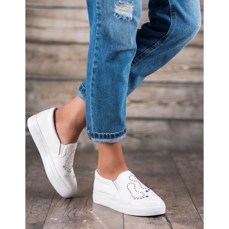J. Star Slipons com strass branco 1 J. Star Slipons com strass branco 1