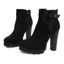 Botas quentes em um poste preto ZH669 1